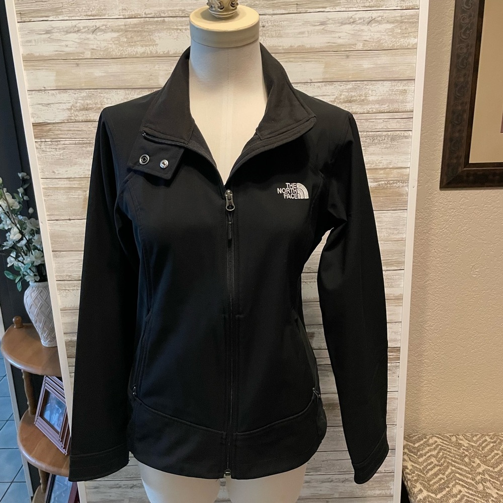 Women’s North Face windbreaker light weight black jacket Windwall technology
